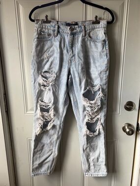 Aéropostale Distressed High-Waisted Mom Jeans 👖